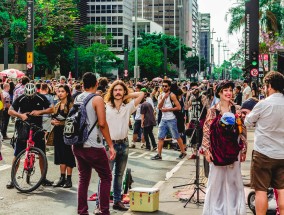 无视禁令上街示威 阿姆斯特丹数百人遭拘留