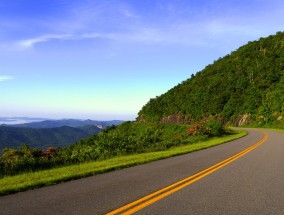 高速公路 逐绿而行