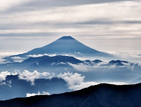 创历来最长无雪期纪录 日本富士山终于降雪